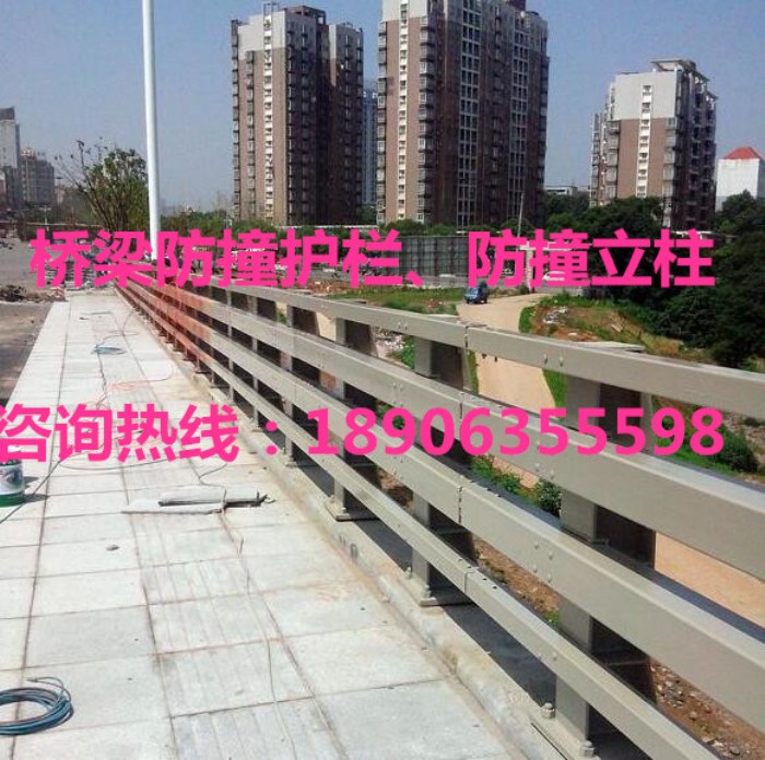 橋梁防撞護欄，防撞立柱